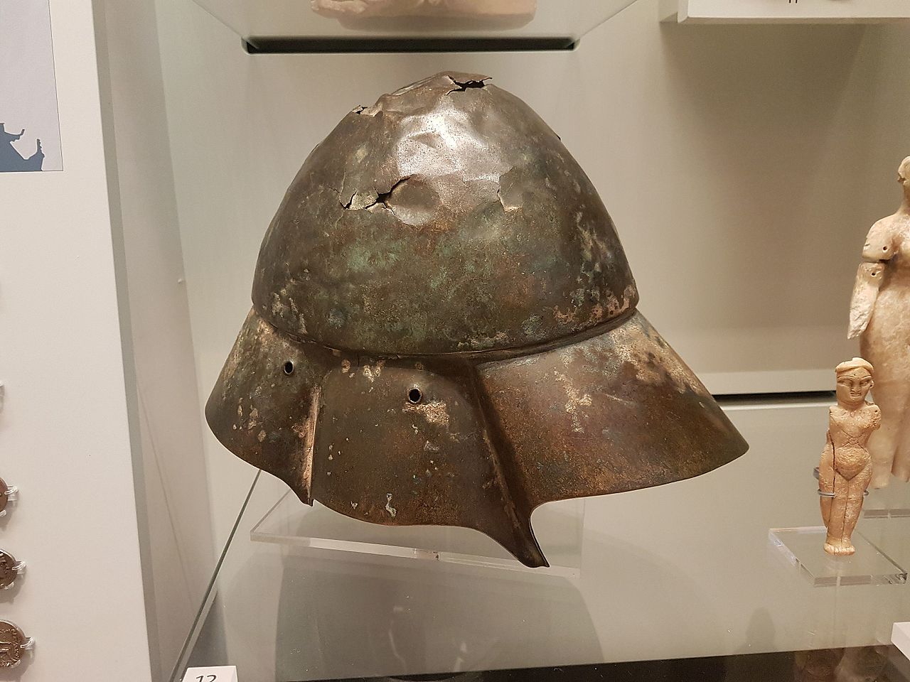 Makedonian cavalry helmet found in Iraq
